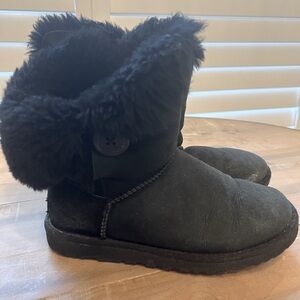 UGG Bailey Button Black Size 7